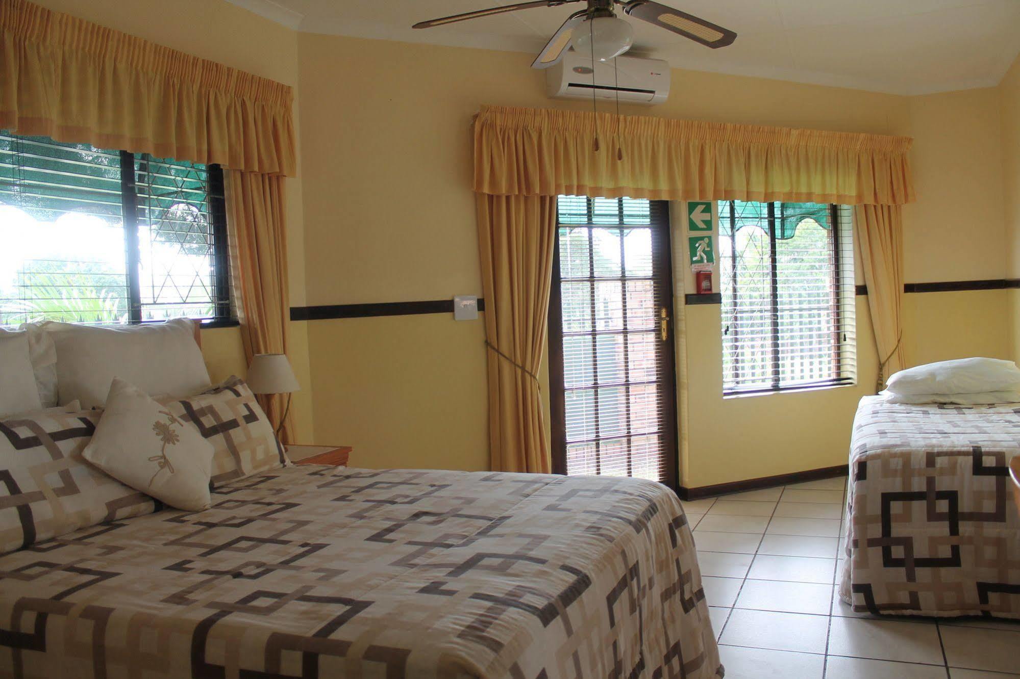 La Mer Lodge Richards Bay Bagian luar foto